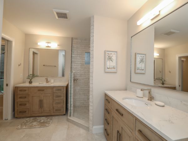 Hilton Head Vacation Pool Home Six bedroom Walk to Beach