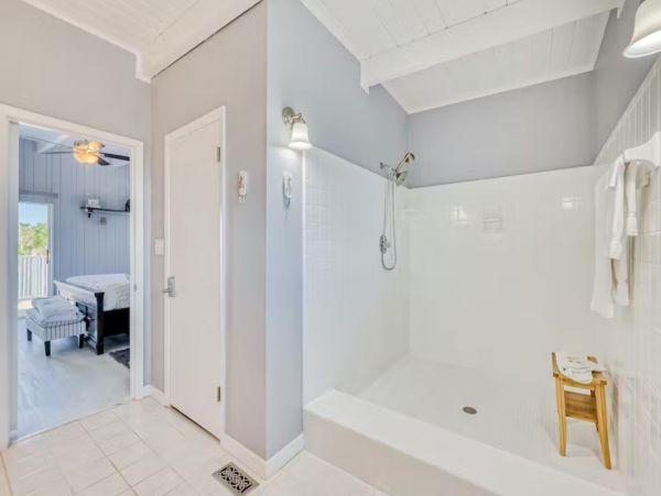 Lovely Two Story 4 Bedroom Rental Walk to Beach