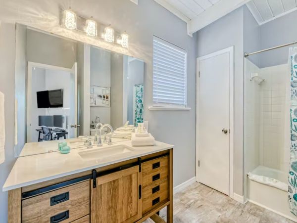 Lovely Two Story 4 Bedroom Rental Walk to Beach