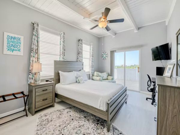 Lovely Two Story 4 Bedroom Rental Walk to Beach