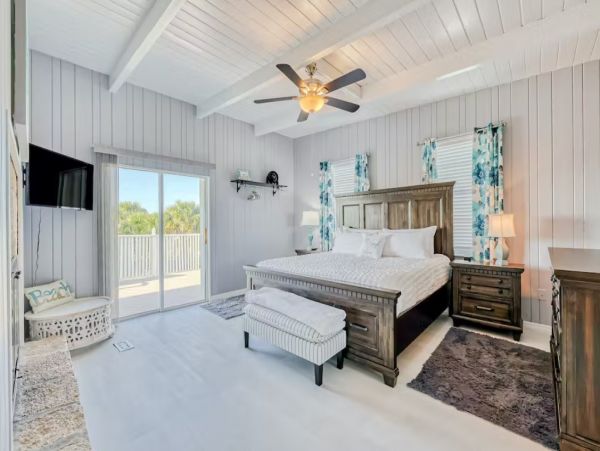 Lovely Two Story 4 Bedroom Rental Walk to Beach