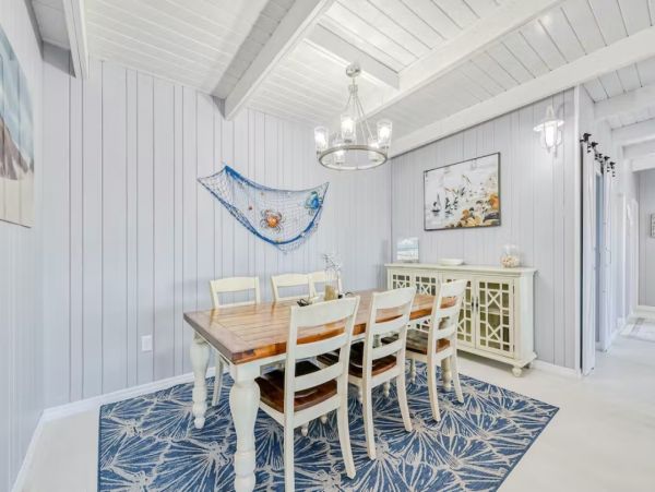 Lovely Two Story 4 Bedroom Rental Walk to Beach