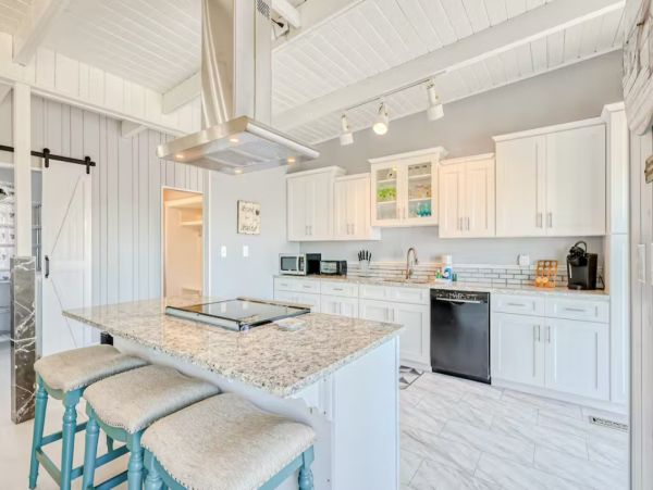 Lovely Two Story 4 Bedroom Rental Walk to Beach