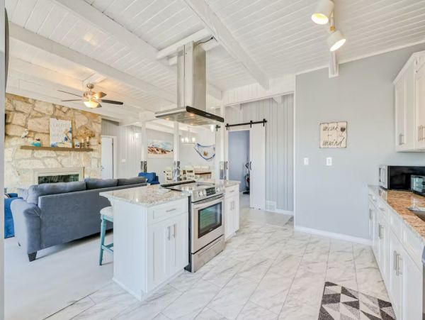 Lovely Two Story 4 Bedroom Rental Walk to Beach