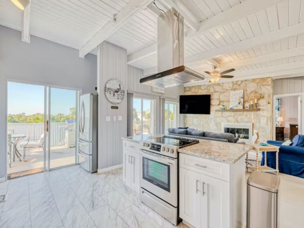 Lovely Two Story 4 Bedroom Rental Walk to Beach
