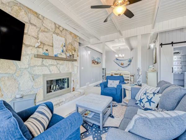 Lovely Two Story 4 Bedroom Rental Walk to Beach