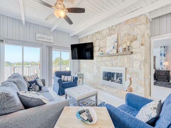 Lovely Two Story 4 Bedroom Rental Walk to Beach