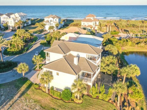 Gulf View Palm Coat Vacation Home Walk to Beach