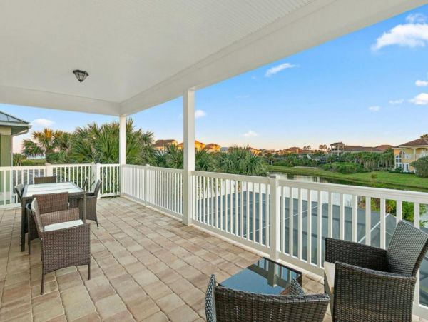 Gulf View Palm Coat Vacation Home Walk to Beach