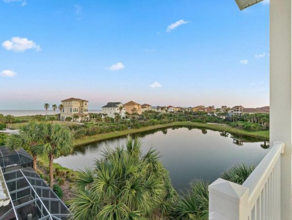 Gulf View Palm Coat Vacation Home Walk to Beach