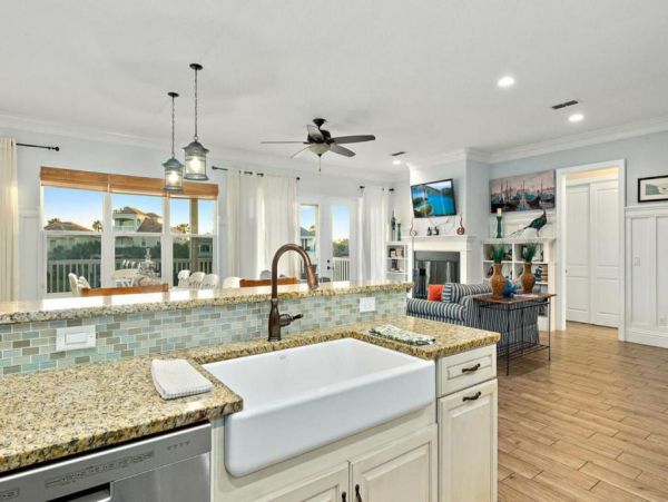 Gulf View Palm Coat Vacation Home Walk to Beach