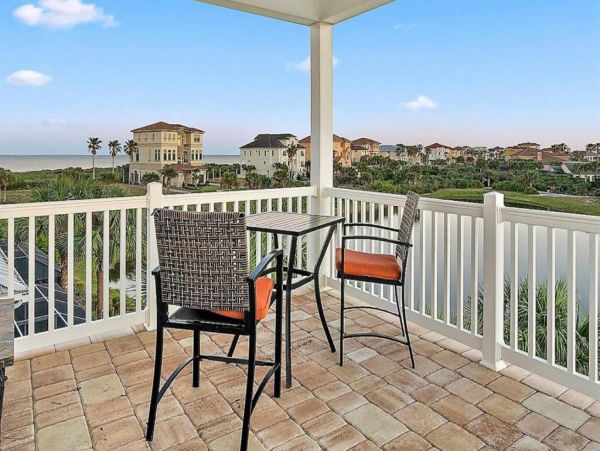 Gulf View Palm Coat Vacation Home Walk to Beach