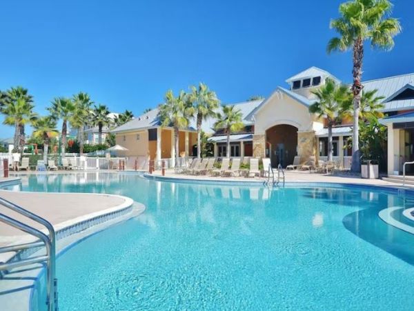 Gulf View Palm Coat Vacation Home Walk to Beach