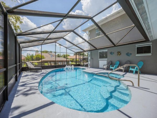 Five Bedroom Home in Palm Coast with Caged Pool