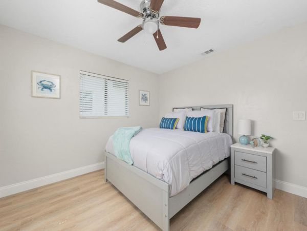 Five Bedroom Home in Palm Coast with Caged Pool