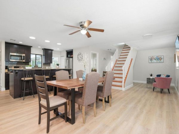 Five Bedroom Home in Palm Coast with Caged Pool