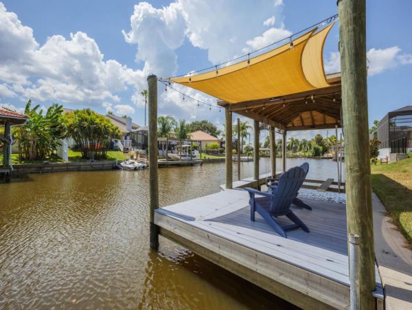 Five Bedroom Home in Palm Coast with Caged Pool