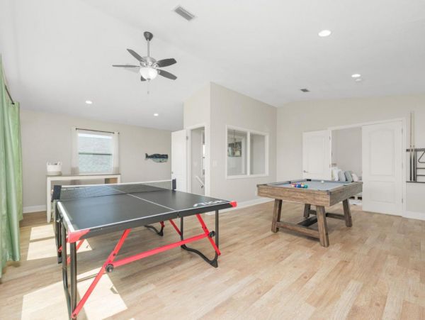 Five Bedroom Home in Palm Coast with Caged Pool