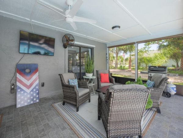 Five Bedroom Home in Palm Coast with Caged Pool