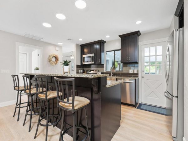Five Bedroom Home in Palm Coast with Caged Pool