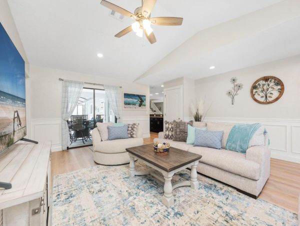 Five Bedroom Home in Palm Coast with Caged Pool