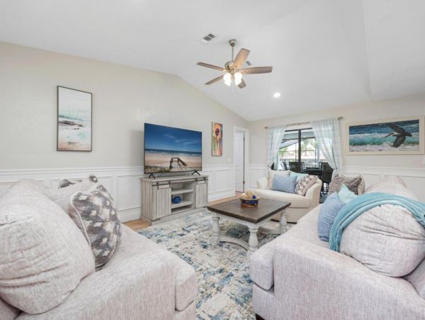 Five Bedroom Home in Palm Coast with Caged Pool