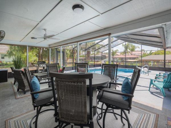 Five Bedroom Home in Palm Coast with Caged Pool
