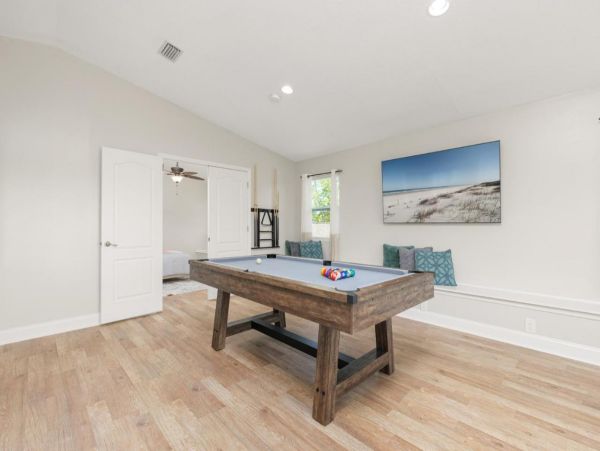 Five Bedroom Home in Palm Coast with Caged Pool