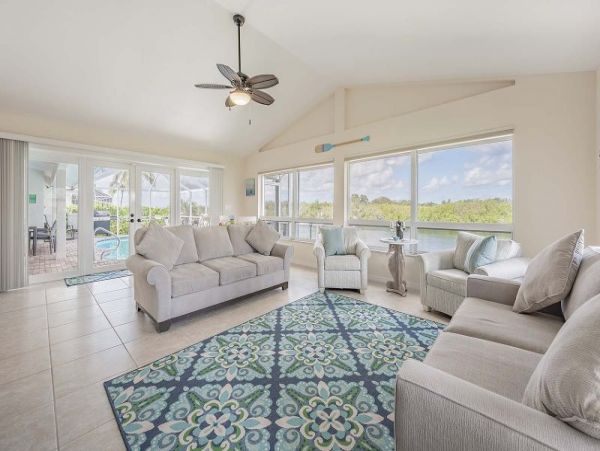 Lovely Bayfront Vacation Home cape Coral.
