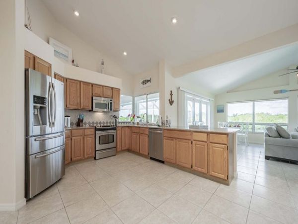 Lovely Bayfront Vacation Home cape Coral.