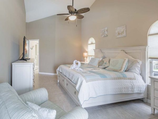 Lovely Bayfront Vacation Home cape Coral.