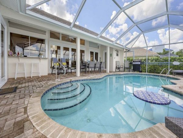 Lovely Bayfront Vacation Home cape Coral.