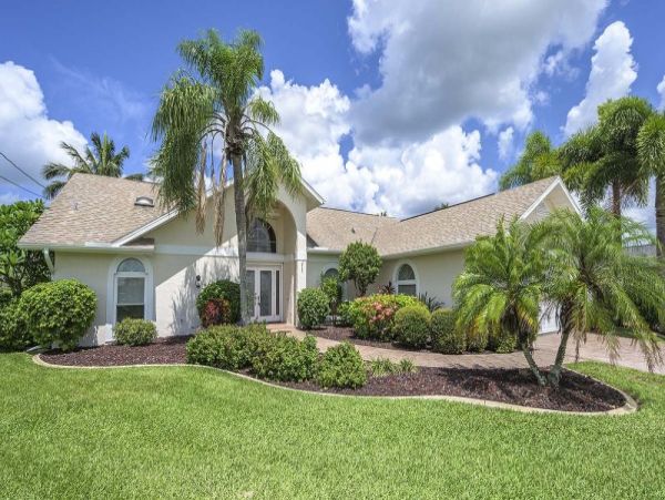 Lovely Bayfront Vacation Home cape Coral.