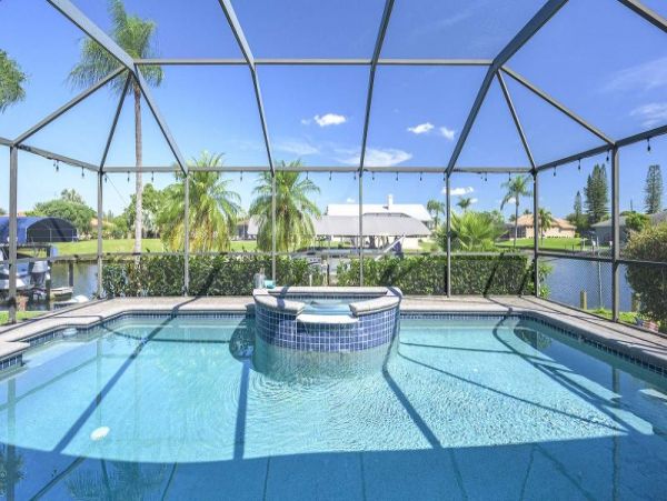 Lovely 3 Bedroom Home in Cape Coral Sleeps 6