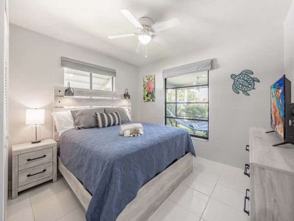 Lovely 3 Bedroom Home in Cape Coral Sleeps 6