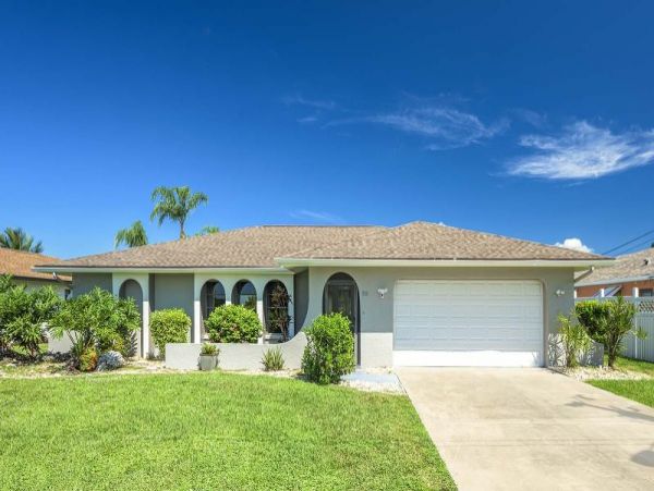 Lovely 3 Bedroom Home in Cape Coral Sleeps 6