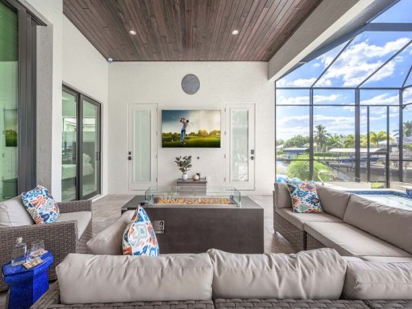 Luxurious Canal-Front Retreat with Caged Pool in Cape Coral