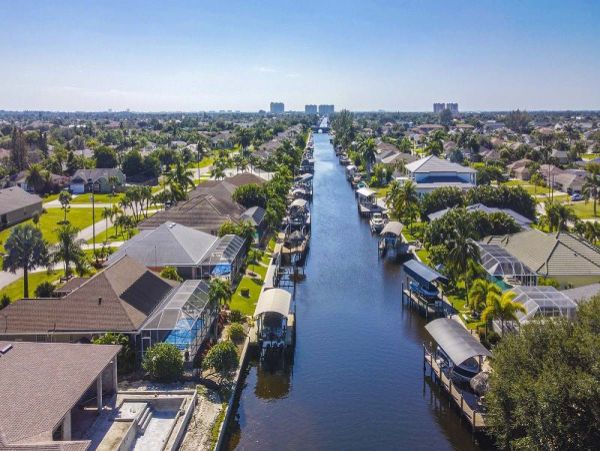 Luxurious Canal-Front Retreat with Caged Pool in Cape Coral