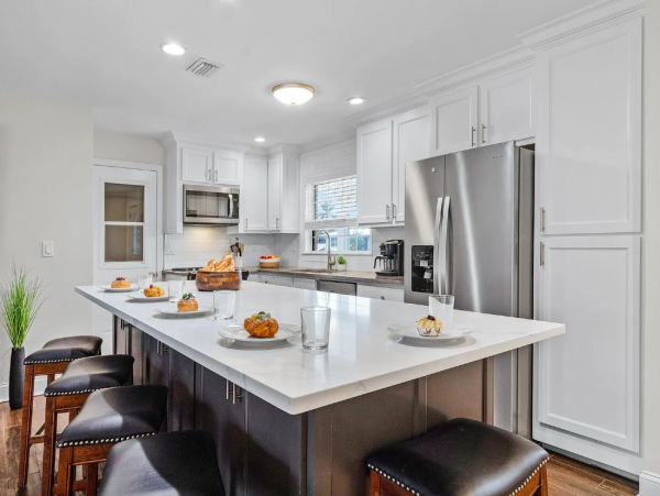 Perfect 4-Bedroom Waterfront Retreat with a Pool in Cape Coral