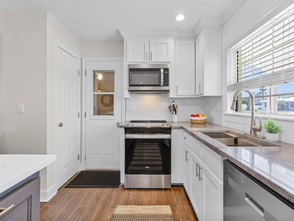 Perfect 4-Bedroom Waterfront Retreat with a Pool in Cape Coral