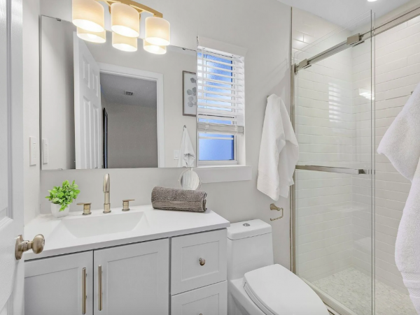 Perfect 4-Bedroom Waterfront Retreat with a Pool in Cape Coral