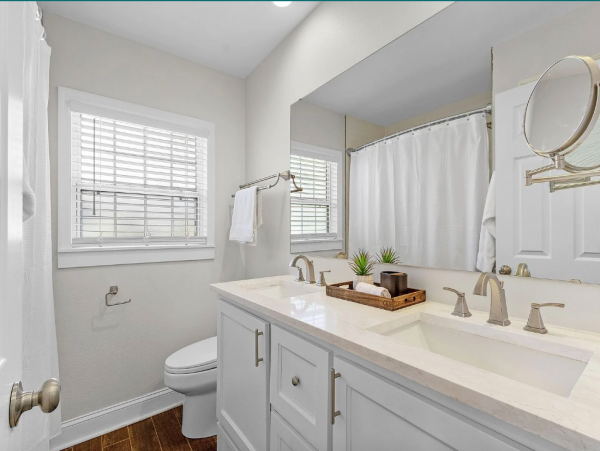 Perfect 4-Bedroom Waterfront Retreat with a Pool in Cape Coral