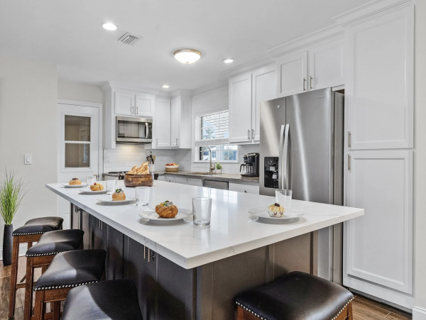 Perfect 4-Bedroom Waterfront Retreat with a Pool in Cape Coral