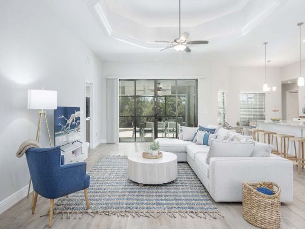 Posh Four bedroom Waterside Vacation Pool Home