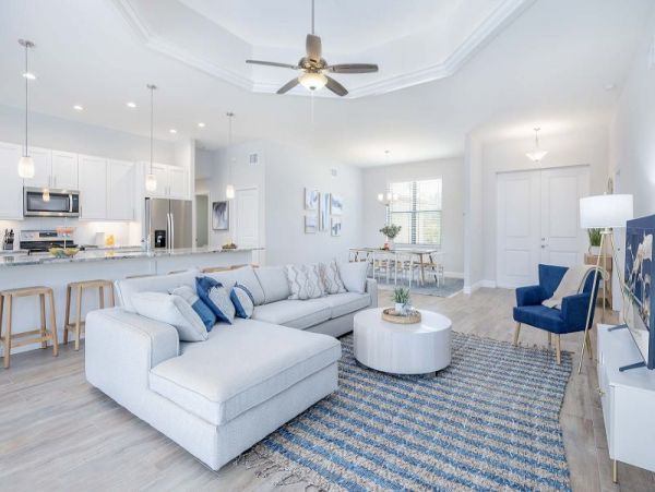 Posh Four bedroom Waterside Vacation Pool Home