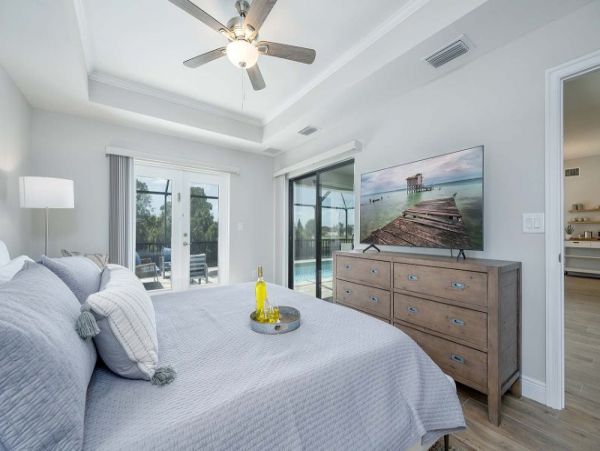Posh Four bedroom Waterside Vacation Pool Home