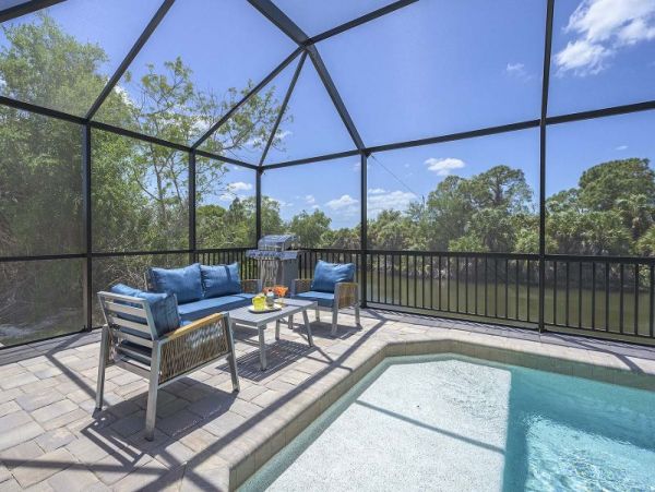 Posh Four bedroom Waterside Vacation Pool Home