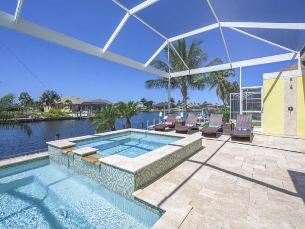 Beautiful 5 Bedroom Home with Canal View Sleeps 10