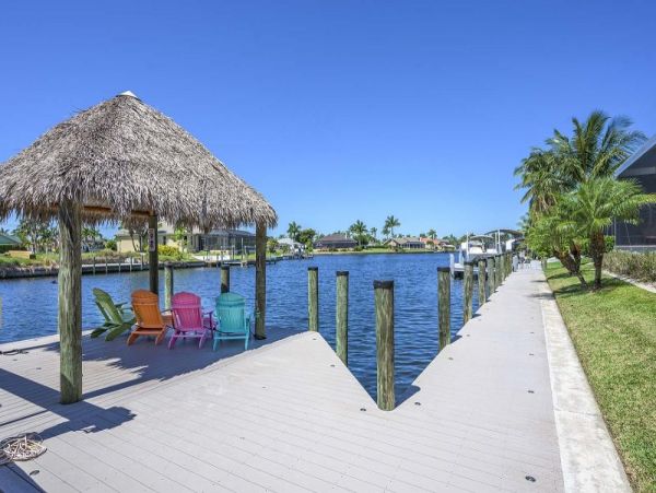Beautiful 5 Bedroom Home with Canal View Sleeps 10