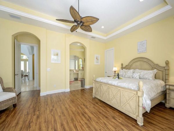 Beautiful 5 Bedroom Home with Canal View Sleeps 10